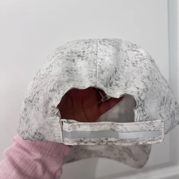 GAP Light Gray Textured Cap - Picture 4 of 6